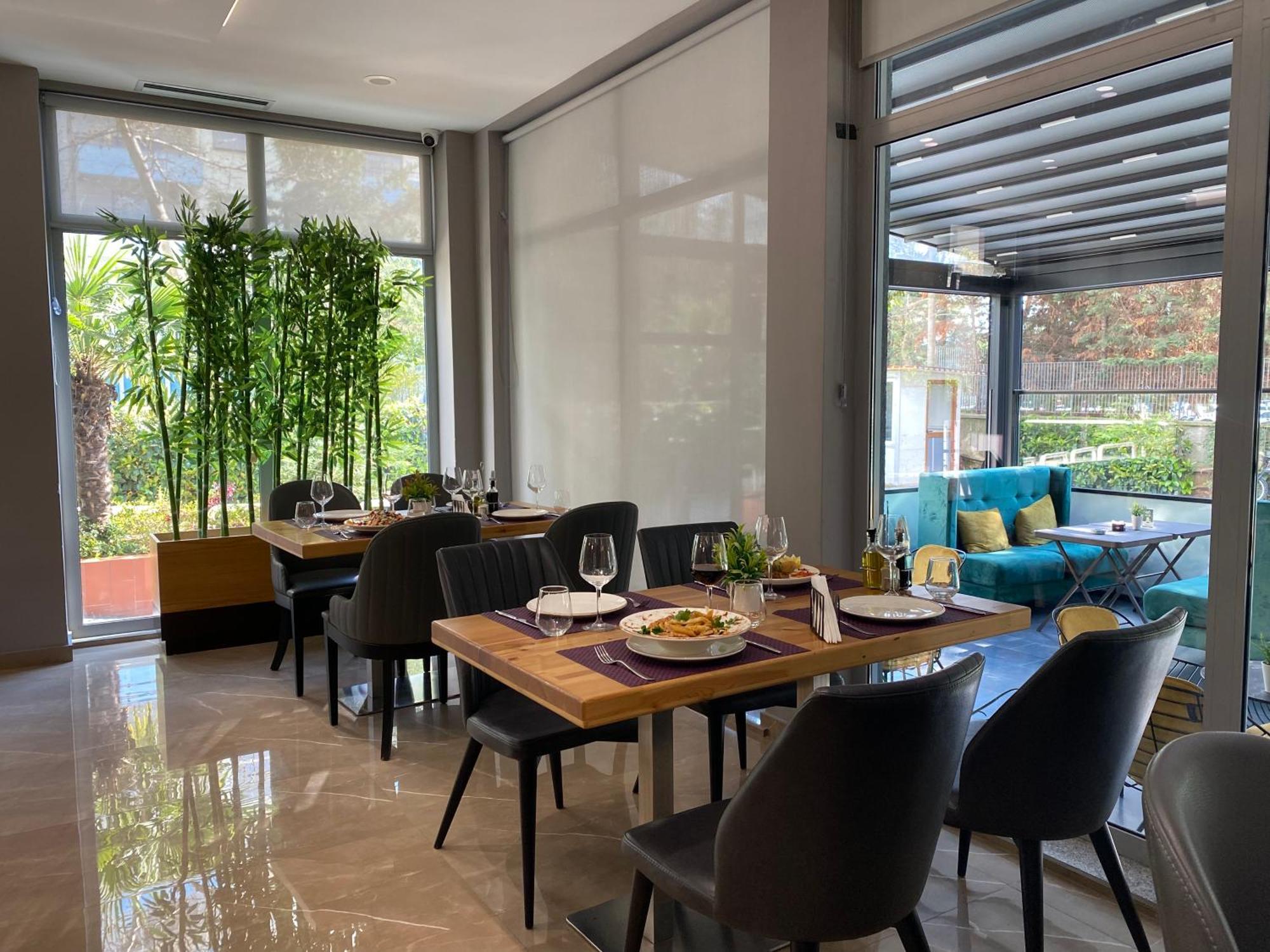 Doanesia Premium Hotel & Spa Tirana Zewnętrze zdjęcie