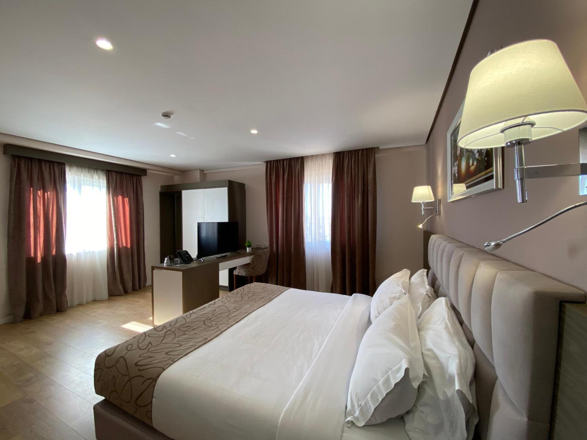 Doanesia Premium Hotel & Spa Tirana Zewnętrze zdjęcie